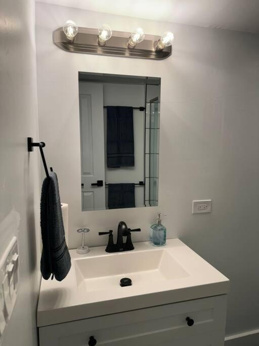 Cozy Corner Charming 1Br With Wifi Apartment Skokie Bagian luar foto